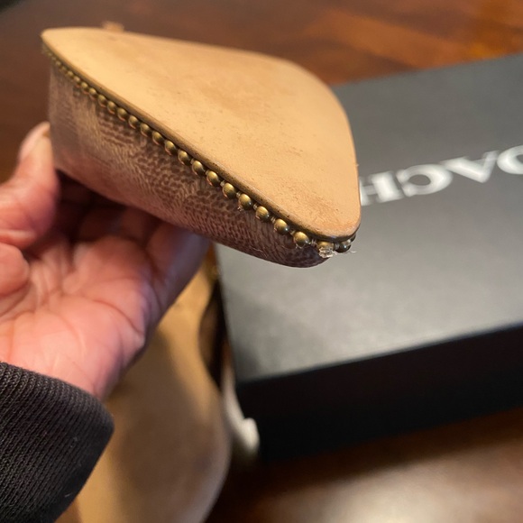 COACH LOGO HEELS - Picture 4 of 7